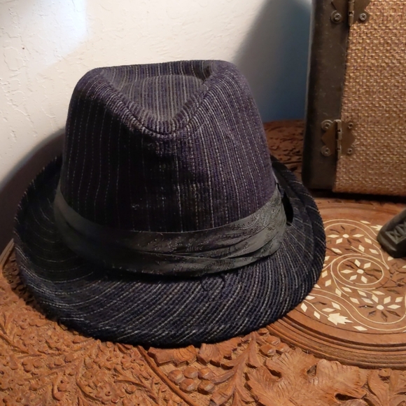 Navy pinstriped fedora - Picture 2 of 3